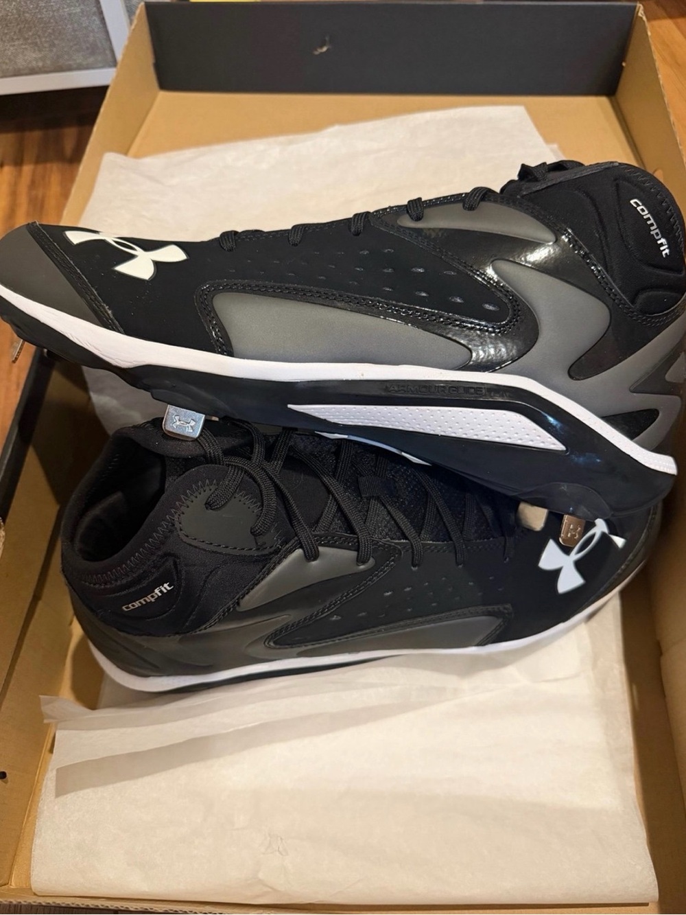 Under Armour Men's Black and Gray Baseball Cleats